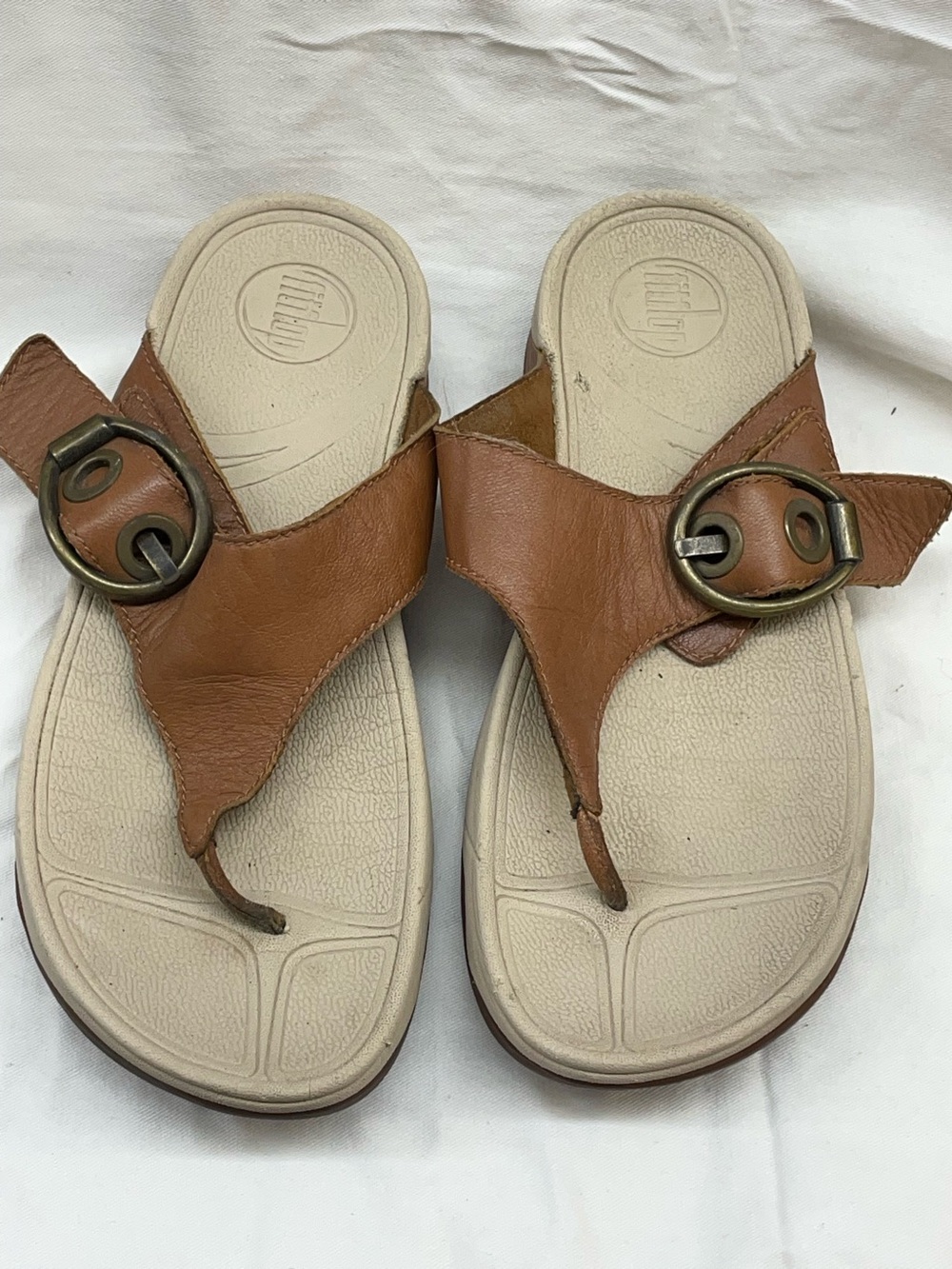Fitflop Women's Brown Leather Thong Sandals with Decorative Buckle sz 8